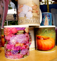 DIA DE LAS MADRES: Caracas,07/05/10 Un puesto de regalos en un bazar en la Plaza Alfredo Sadel de las Mercedes, exhibe tazas con motivos alusivos al dia de las  Madres.
Originalmente,la celebracion,