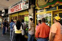 Caracas,11/01/10/Venezuela 
Caraquenos continan comprando electrodomesticos luego del anuncio de devaluacion del bolivar hecho por el presidente Chavez el viernes 8 de Enero pasado,ante el temor