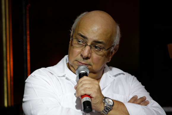 Cesar Miguel Rondon009
