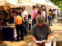 LECTURA: Caracas,24/04/10 
El II Festival de la Lectura Chacao 2010, con motivo del Dia de Sant Jordi se realiza entre el 23 de Abril y el 2 de Mayo, en la Plaza Altamira. En estos 10 dias de festin
