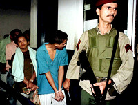 CARCELES-HUELGA: Caracas,06/10/10 
En la foto de archivo de Caribe Focus, presos son trasladados en grupo en una carcel  venezolana. Ocho cárceles de Venezuela:Tocorón, La Planta,el Rodeo, Yare; La Pe