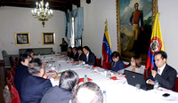 COMISIONES COLOMBIA VENEZUELA: Caracas,20/08/10 
La delegacion de Colombia (Izquierda) y la delegacion de Venezuela (Derecha) presidida por el ministro venezolano de infraestructura Antonio Garces,se