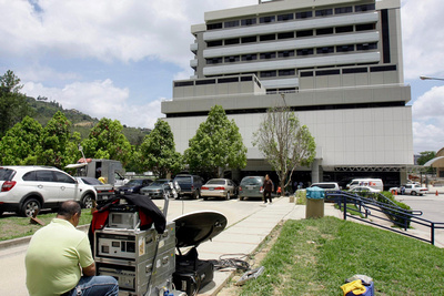 CERATI: Caracas,20/05/10 
Medios  nacionales e internacionales han montado sus antenas para transmitir en vivo desde el Centro Medico La Trinidad, las incidencias sobre la salud del cantante de rock