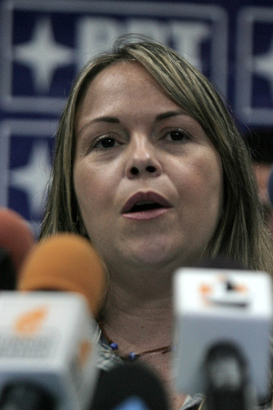 PPT Caracas, 27/07/2010.- Andrea Tavares, dirigente nacional del partido Patria Para Todos (PPT) realizó hoy, en una rueda de prensa, nuevas denuncias, sumándolas a las ya formuladas la semana pasada,