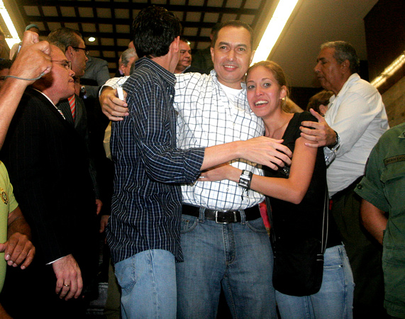 RICHARD BLANCO Caracas 06/04/10.- El prefecto de Caracas, Richard Blanco, quedó en libertad hoy, después de 223 días recluido en la cárcel de Yare. Blanco anunció su intención de ser candidato a las e