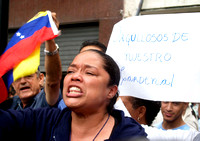UROSA ASAMBLEA NACIONAL: Caracas,27/07/10 Seguidores de El Cardenal Urosa Savino muestran su apoyo a su salida de la Asamblea Nacional .El Cardenal Urosa calificó como “cordial y respetuosa” la reuni