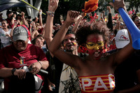 ESPAÑA CAMPEONA MUNDIAL Caracas, 11/07/2010.- Miles de seguidores de las selecciones españolas  y holandesa de fútbol abarrotaron la plaza Alfredo Sadel, y buena parte de la Av. Principal, de Las Merc