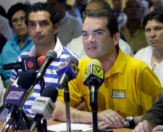 PRIMERO JUSTICIA: Caracas,12/07/10 
Los dirigentes de Primero Justicia Tomas Guanipa (D) y el candidato a la Asamblea Nacional por el estado Aragua, Richard Mardo (I) , denunciaron en rueda de prensa