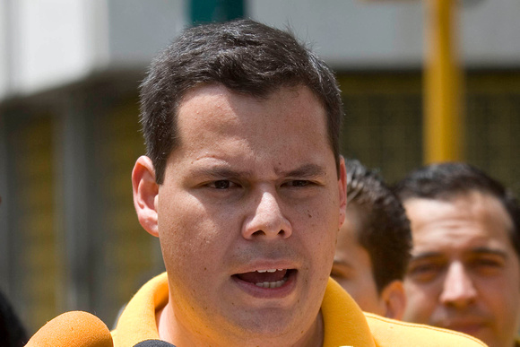 PRIMERO JUSTICIA Caracas 22/05/2010.- Primero Justicia, a través de su secretaría juvenil nacional, realizó hoy una “volanteo” con las propuesta del proyecto de Ley del Primer Empleo con el objeto que
