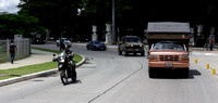PLAN REPUBLICA 26S: Caracas,22/09/10 
Efectivos militares del Plan Republica, custodian un camion  a su paso por una avenida de Caracas , que traslada maquinas y material electoral desde Fuerte Tiuna,