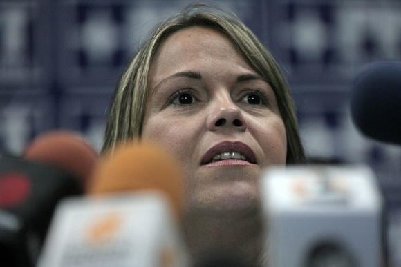 PPT Caracas, 27/07/2010.- Andrea Tavares, dirigente nacional del partido Patria Para Todos (PPT) realizó hoy, en una rueda de prensa, nuevas denuncias, sumándolas a las ya formuladas la semana pasada,