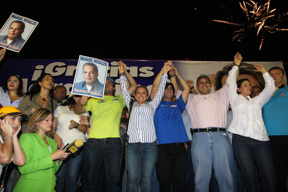 EVELING DE ROSALES: Caracas,05/12/10 
Eveling Trejo de Rosales celebra su eleccion como  alcalde de la ciudad de Maracaibo frente al comando de campana en el sector Las Mercedes de Maracaibo. En su al