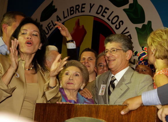 AD 69 ANIVERSARIO: Caracas,13/09/10 
Seguidores acción democratistas celebran con políticos de  todo el espectro opositor el 69 aniversario del partido Accion Democratica, AD, el llamado partido del