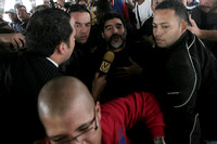 MARADONA Maiquetía, 21/07/2010.- Diego Armando Maradona llegó hoy a Venezuela para reunirse con el presidente Hugo Chávez. Maradona arribó, en un vuelo comercial procedente de Buenos Aires, a la 1:30