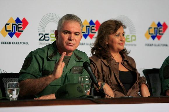 CNE ALTO MANDO: Caracas,24/09/10 
En rueda de prensa conjunta del Ministro de la Defensa y el Alto Mando Militar de las Fuerzas Armadas Bolivarianas y la  Presidenta del CNE Tibisay Lucena, se dio a c