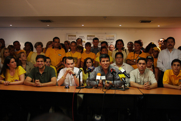 PRIMERO JUSTICIA: Caracas,22/04/10 Dirigentes  de Miranda del Partido Primero Justicia anuncian formalmente el respaldo del Partido al precandidato a la Asamblea Nacional, Carlos Vecchio (Voluntad Pop