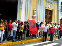 UROSA ASAMBLEA NACIONAL: Caracas,27/07/10 Simpatizantes Chavistas vocena consignas en las cercanias de la Asamblea Nacional contra  el Cardenal Jorge Urosa Savino,quien calificó como “cordial y respet