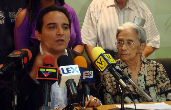 COPEI ELECCIONES: Caracas,25/05/08 
Yamil Tovar, Presidente de COPEI Caracas, presento a los medios a María Elena Luna, quien es militante de COPEI desde que se fundó la dirección de Caracas en 1947,
