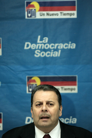 UNT Caracas, 30/07/2010.- Timoteo Zambrano, coordinador de Asuntos Internacionales de Un Nuevo Tiempo (UNT), informó  hoy, en una rueda de prensa acompañado por Delsa Solórzano y Nelson Valera, que la