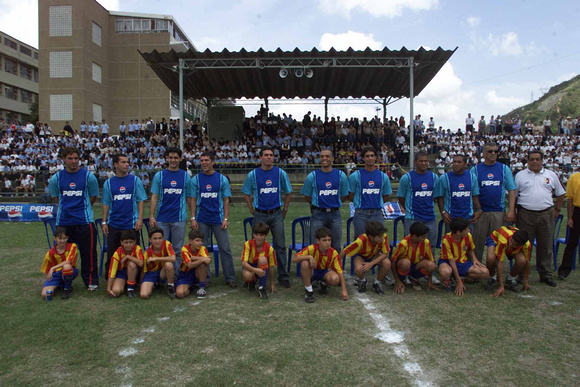 Seleccion Nacional de Futbol, Clinica en Colegio la Salle.
