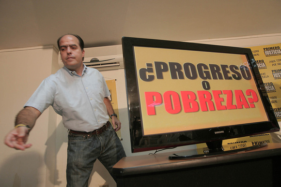 JULIO BORGES Caracas. 18/07/2010.- Julio Borges, coordinador nacional de Primero Justicia (PJ) declaró hoy que “Desde que el gobierno asumió el camino radical, aumentó el desempleo y la pobreza en el