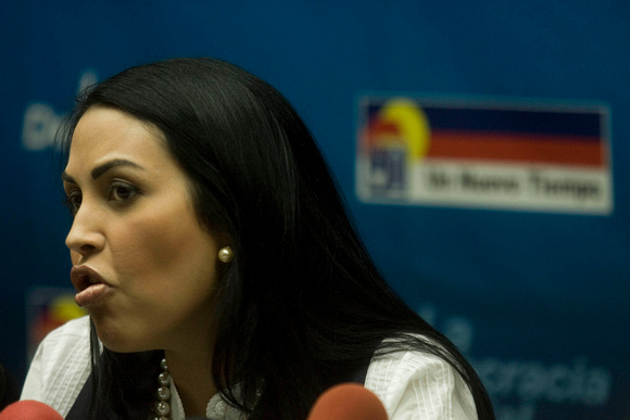 UNT Caracas 17/05/2010.- Delsa Solórzano, vicepresidenta nacional del partido Un Nuevo Tiempo (UNT), ,  denunció hoy una presunta maniobra del PSUV para presionar al CNE y que se impida la postulación